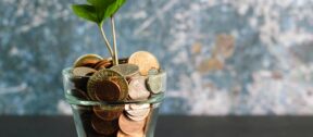 Dluh obcí se za patnáct let snížil o 15 %. Polovina obcí nemá žádný dluh